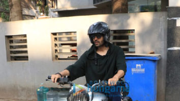 Photos: Kartik Aaryan snapped at a dance class in Andheri