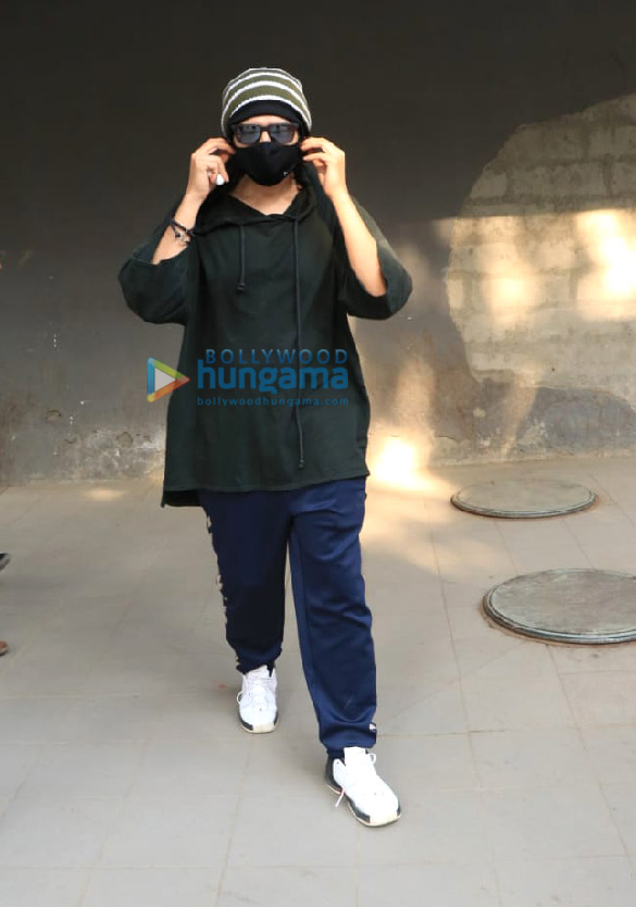 photos kartik aaryan snapped at a dance class in andheri 2