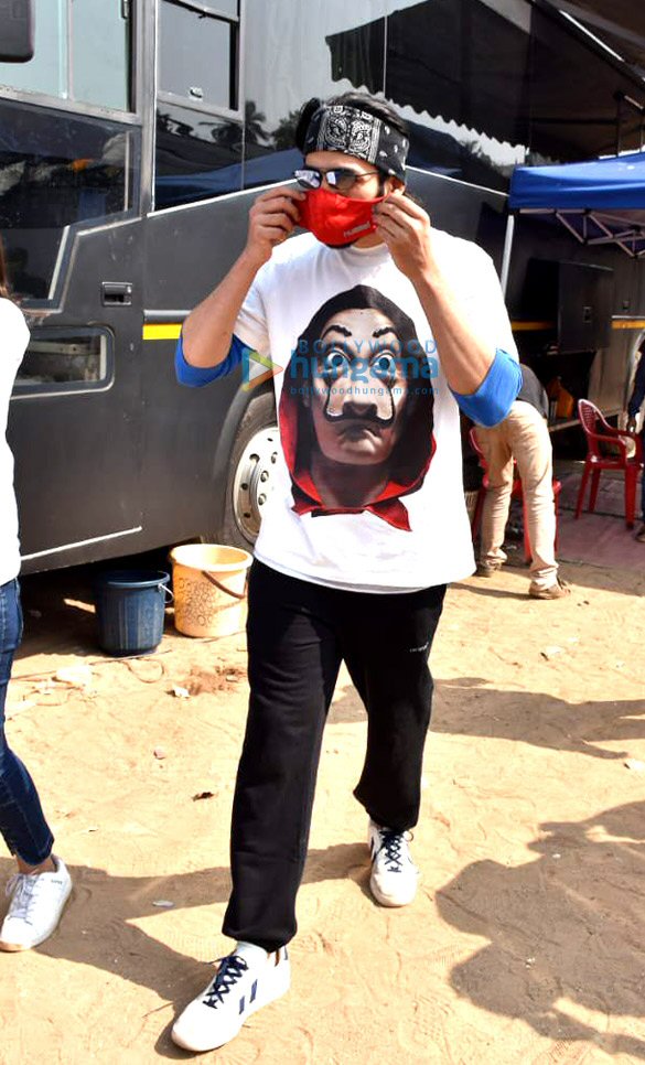photos kartik aaryan snapped at a shoot in versova 3