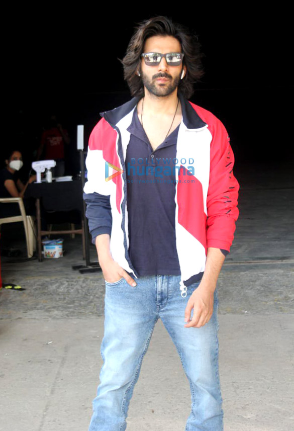 photos kartik aaryan spotted at film city 2