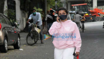 Photos: Malaika Arora snapped with her pet in Bandra