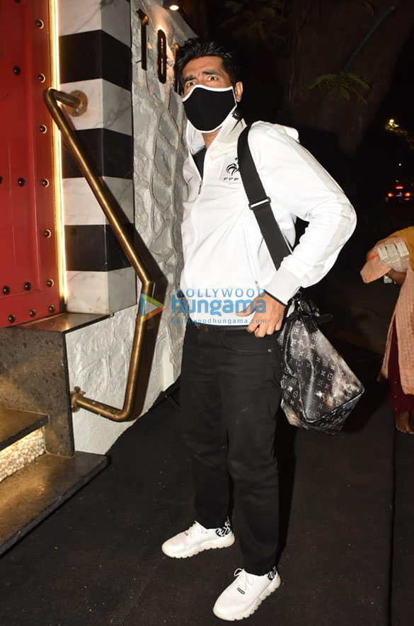 photos manish malhotra sophie choudry and others spotted at tori in khar 4
