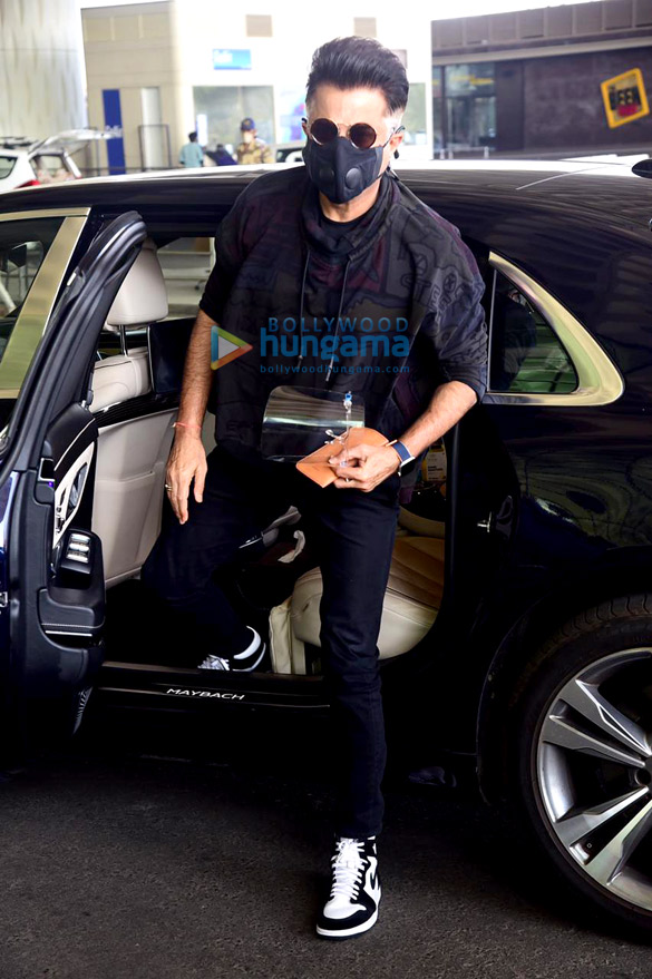photos mouni roy anil kapoor and satish kaushik snapped at the airport 3