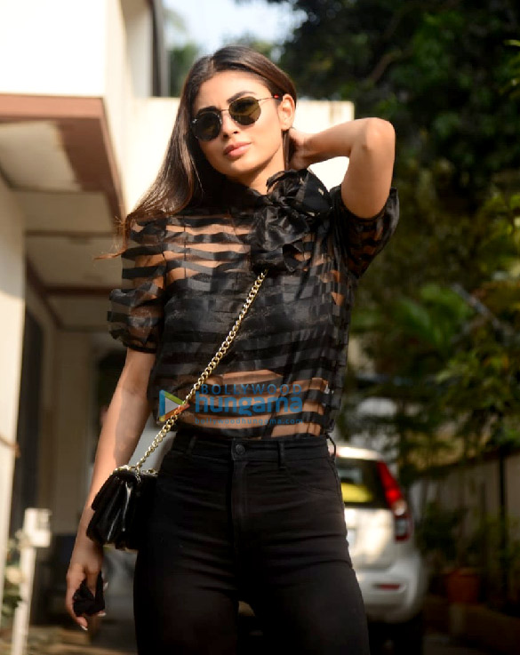 photos mouni roy spotted at milan luthrias office 3