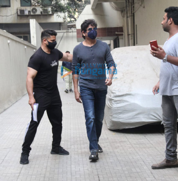 photos nagarjuna spotted at the old dharma office today 4