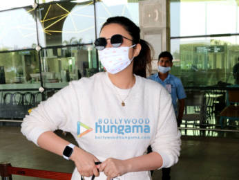 Photos: Parineeti Chopra, Vicky Kaushal and Manushi Chhillar snapped at the airport
