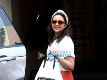 Photos: Parineeti Chopra snapped at a clinic in Bandra