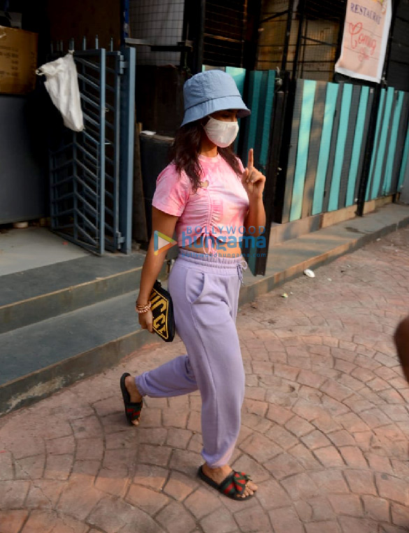 photos patralekha snapped shopping in andheri 4