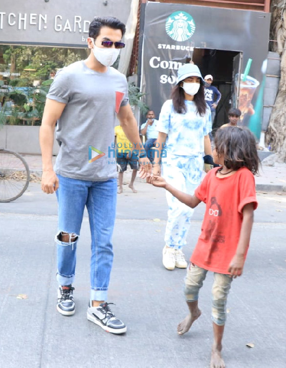 photos rajkummar rao and patralekha snapped at kitchen garden in juhu 2