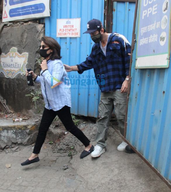 photos ranbir kapoor alia bhatt and neetu kapoor snapped arriving at the construction site of their property