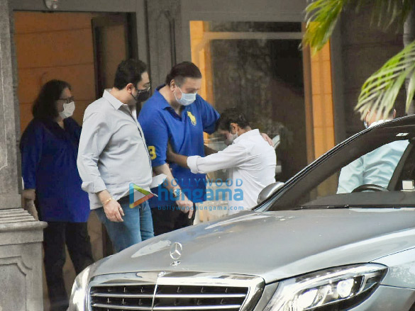 photos randhir kapoor and babita kapoor snapped at mount mary 3