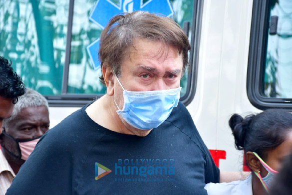 photos randhir kapoor spotted at a hospital in chembur 2