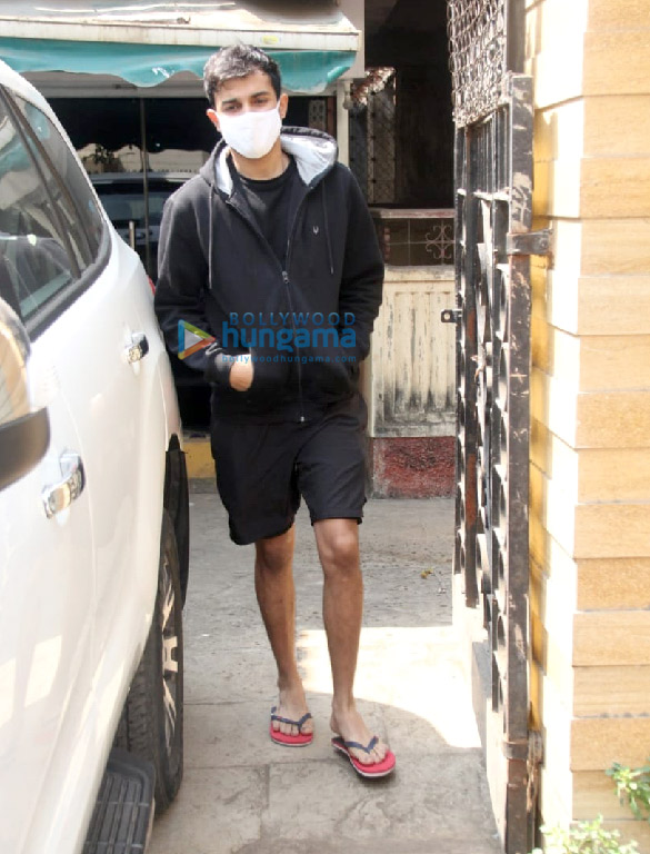 photos rhea chakraborty spotted with her brother at a gym in santacruz 4