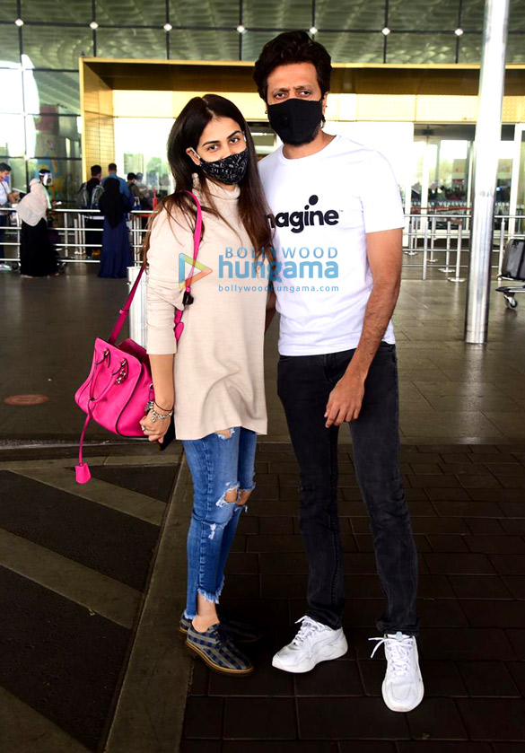 photos riteish deshmukh genelia dsouza and hiten tejwani spotted at the airport 1