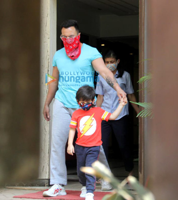 photos saif ali khan and taimur ali khan spotted in bandra 3 3