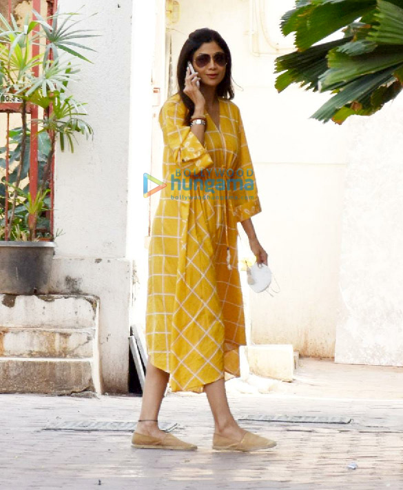 photos shilpa shetty snapped with her family in juhu 4
