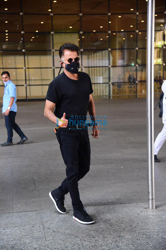 photos shraddha kapoor parineeti chopra john abraham and others snapped at the airport 1 2