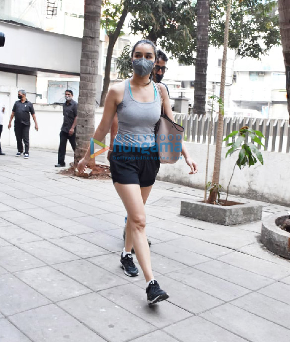 photos shraddha kapoor spotted at the gym in bandra 4