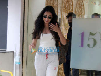Photos: Sonal Chauhan spotted outside a salon in Bandra