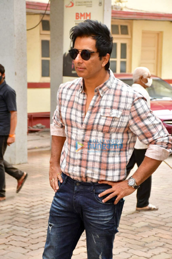 photos sonu sood snapped in bandra 2