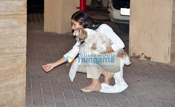 photos sophie choudry spotted in bandra playing with a street dog 6