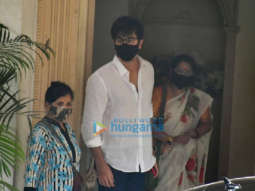 Photos: The Kapoor family and others arrive at the late Rajiv Kapoor’s residence to pay their respect