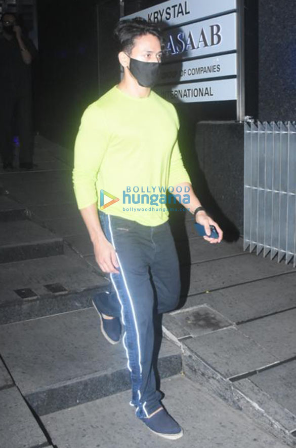 photos tiger shroff disha patani and others snapped at hakkasan in bandra 4