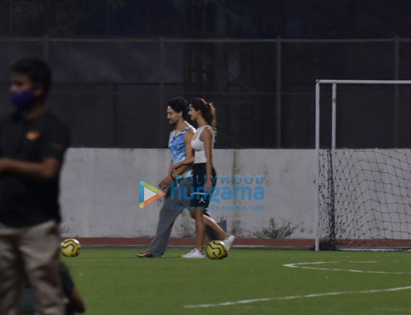 photos tiger shroff and disha patani snapped at football ground in bandra 4