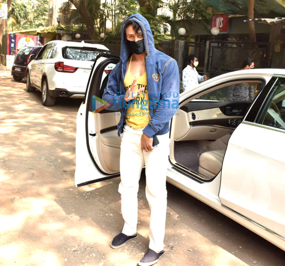 photos tiger shroff snapped at a dubbing studio in juhu 3 4