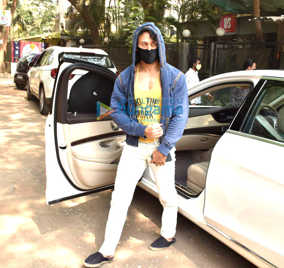 photos tiger shroff snapped at a dubbing studio in juhu 4 4