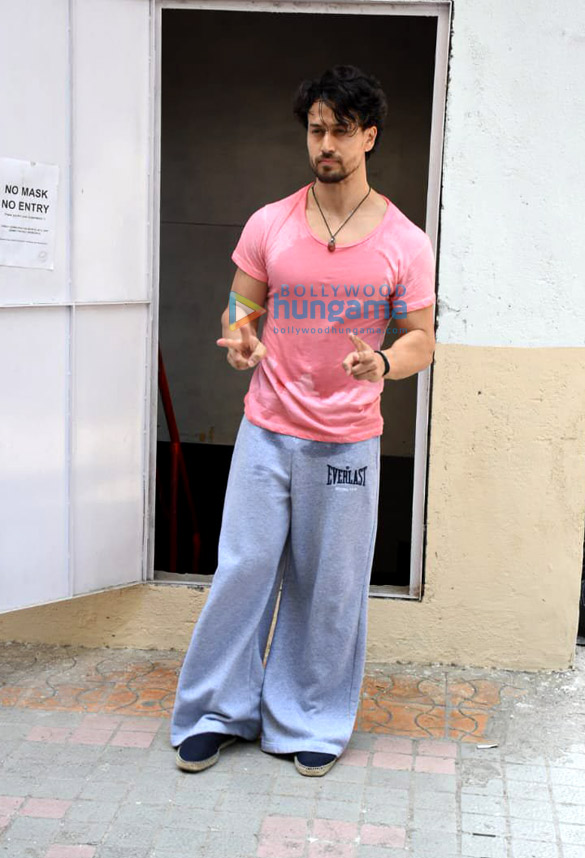 photos tiger shroff snapped at the gym in andheri 1