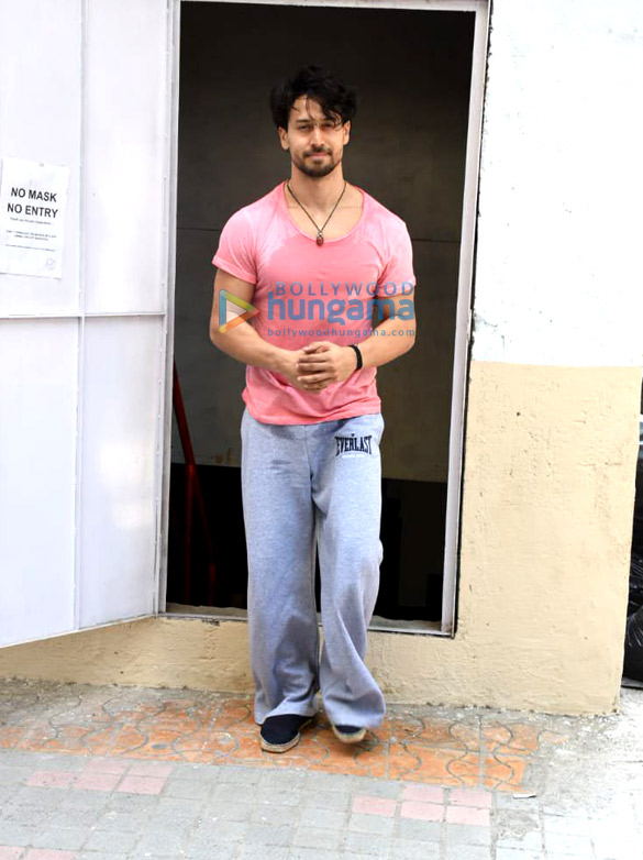 photos tiger shroff snapped at the gym in andheri 2