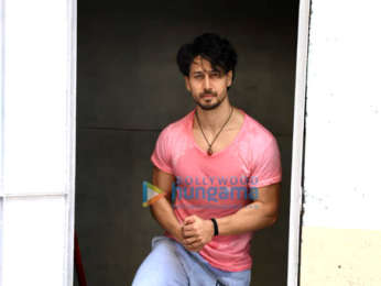 Photos: Tiger Shroff snapped at the gym in Andheri