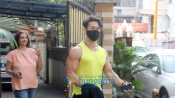 Photos: Tiger Shroff spotted in Santacruz