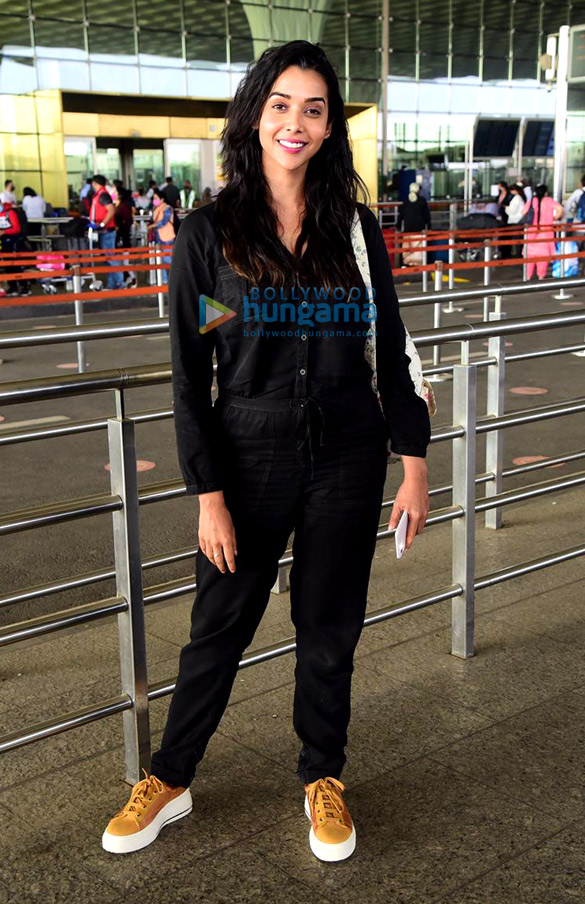 photos urvashi rautela aditi rao hydari diana penty and others snapped at the airport
