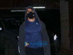 Photos: Varun Dhawan snapped at gym in Juhu