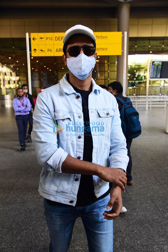 photos vicky kaushal and hansika motwani snapped at the airport 2