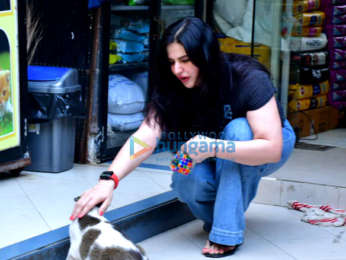 Photos: Zareen Khan spotted at a pet store