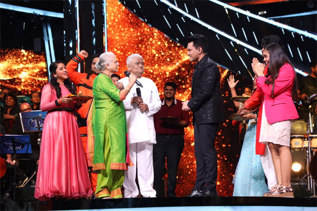 Legendary music composer Pyarelal and his wife grace the sets of Indian Idol 12