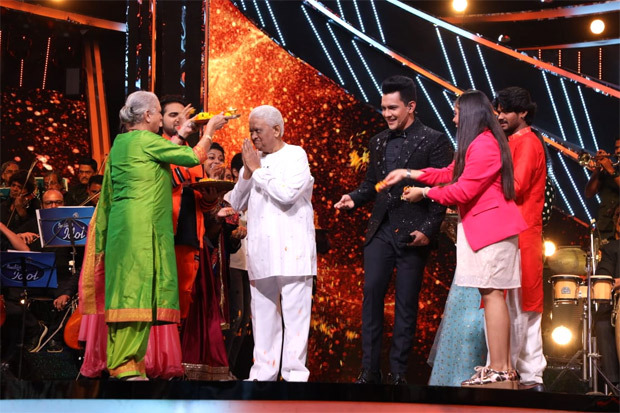 Legendary music composer Pyarelal and his wife grace the sets of Indian Idol 12
