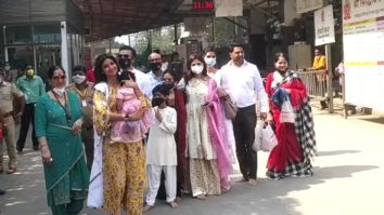 Shilpa Shetty & family visit Siddhivinayak Temple for Samisha’s first birthday