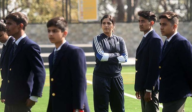 Rajkummar Rao plays a cop and Bhumi Pednekar stars as a PT teacher in the behind-the-scenes of Badhaai Do