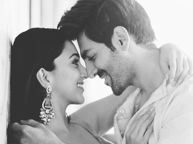 Kiara Advani and Kartik Aaryan can't take their eyes off each other in this romantic still from Bhool Bhulaiyaa 2 