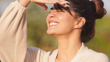 Jacqueline Fernandez is all smiles in this sun-kissed picture on the sets of Bachchan Pandey 