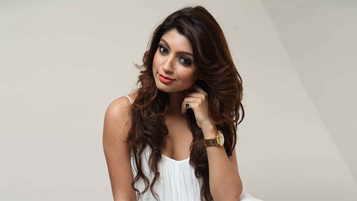 Akanksha on ‘Ripped Jeans’ controversy: “BULLSH*T! Main aisi chizon ko completely…” Akanksha on ‘Ripped Jeans’ controversy: “BULLSH*T! Main aisi chizon ko completely…”