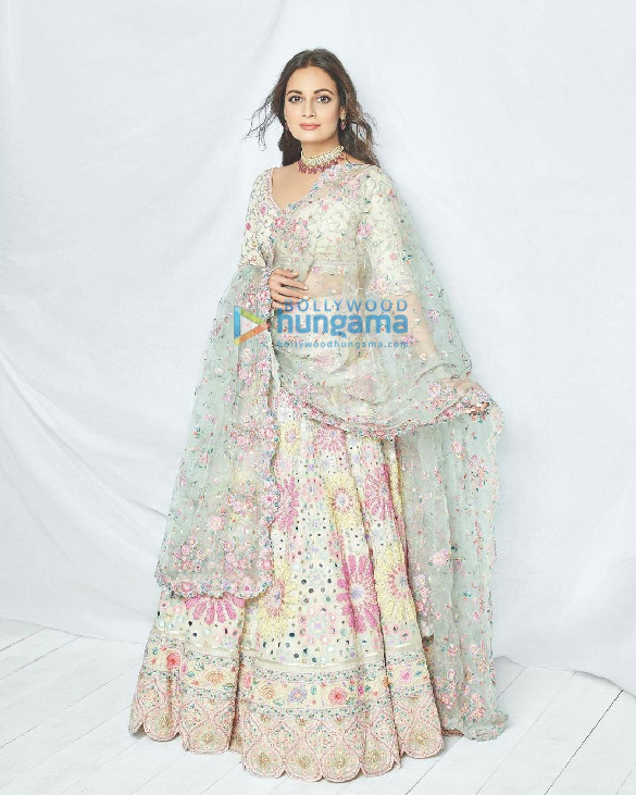 dia mirza 2 3