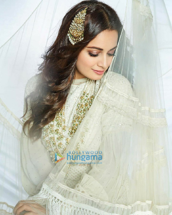 dia mirza 5 2