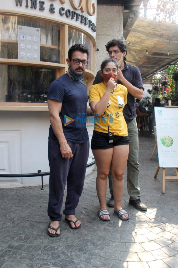 Photos: Aamir Khan, Ira Khan and Junaid Khan spotted in Bandra Photos: Aamir Khan, Ira Khan and Junaid Khan spotted in Bandra