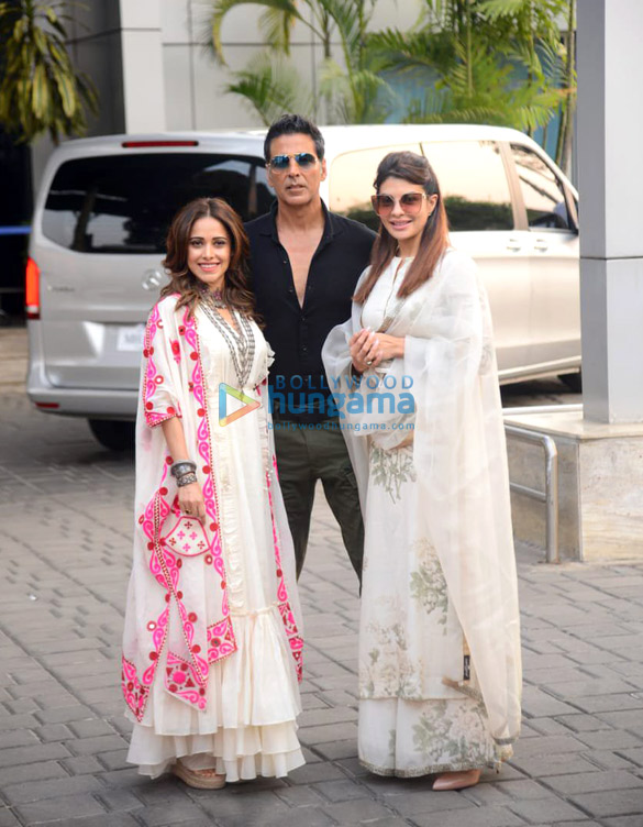 Photos: Akshay Kumar, Jacqueline Fernandez and Nushrratt Bharuccha snapped at the Kalina airport Photos: Akshay Kumar, Jacqueline Fernandez and Nushrratt Bharuccha snapped at the Kalina airport