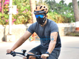 Photos: Emraan Hashmi spotted at Bandstand with his wife